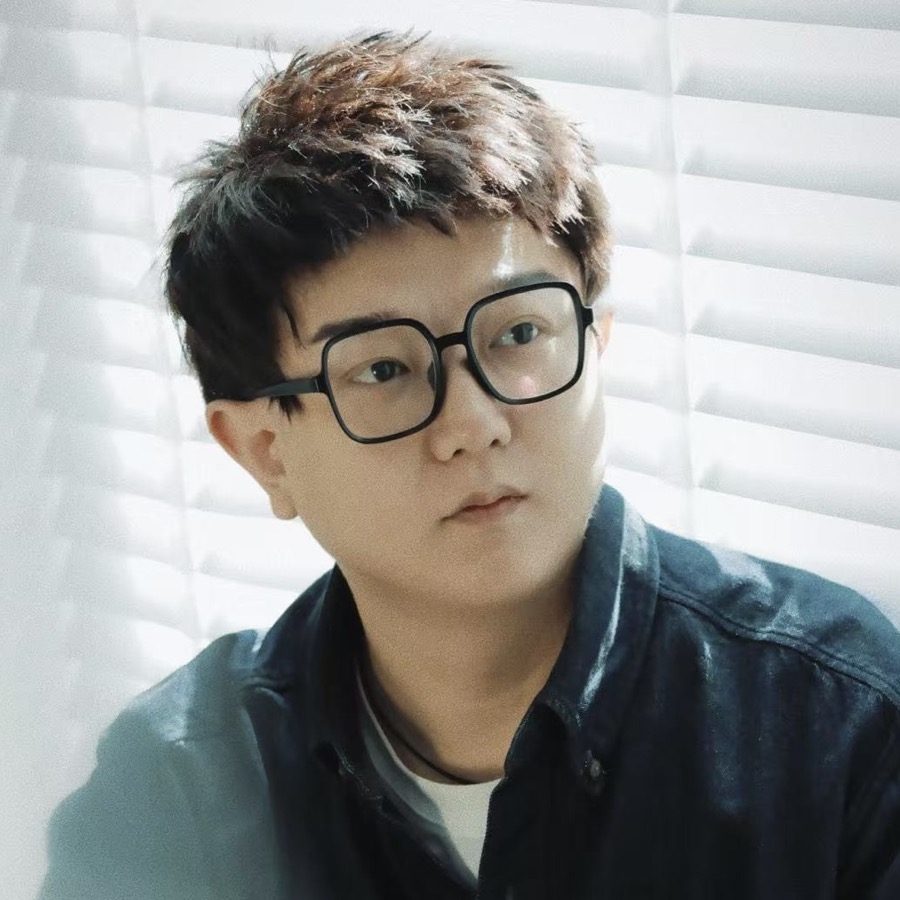 洪宇老师照片
